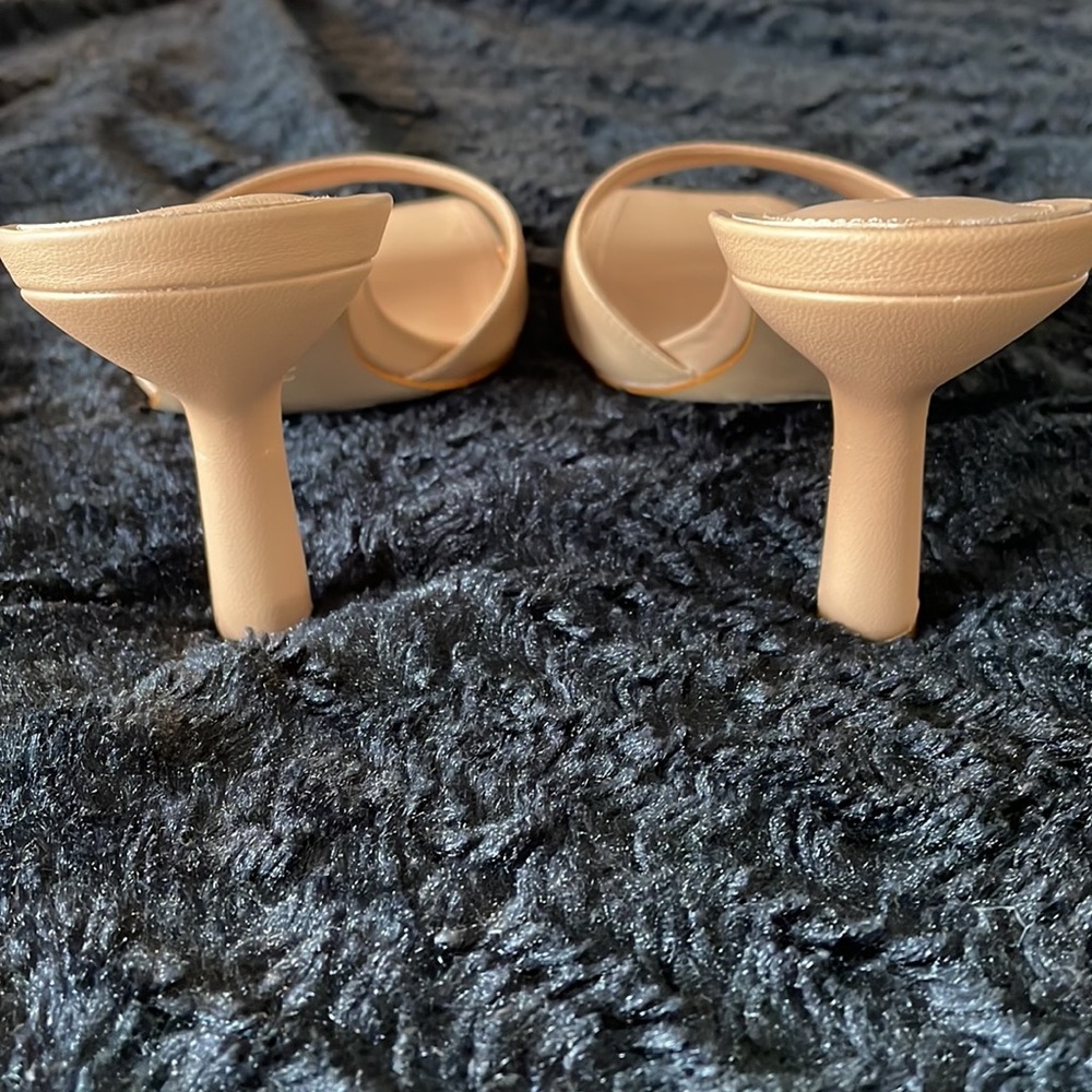 SCHUTZ beige heels 8 1/2 3 inch heel. With box - Picture 5 of 9